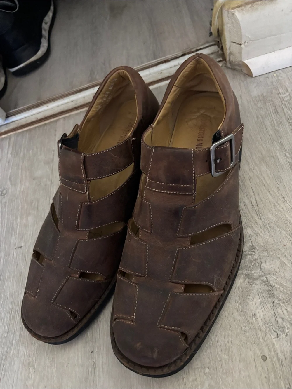 Johnston & Murphy Men's Dark Brown Leather Fisherman Sandals with Buckle